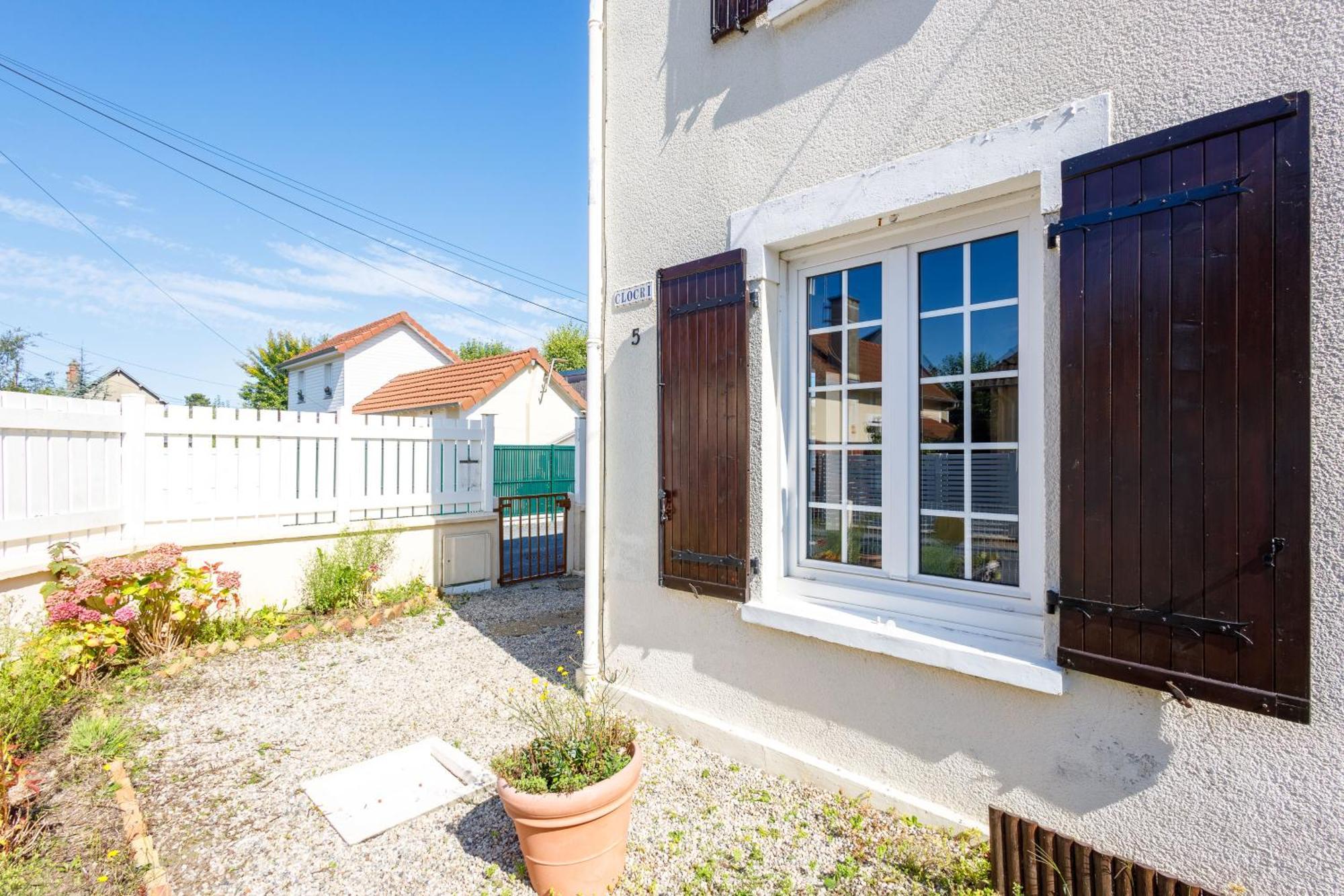 La Maison Cabourgeaise Proche Mer Exteriör bild