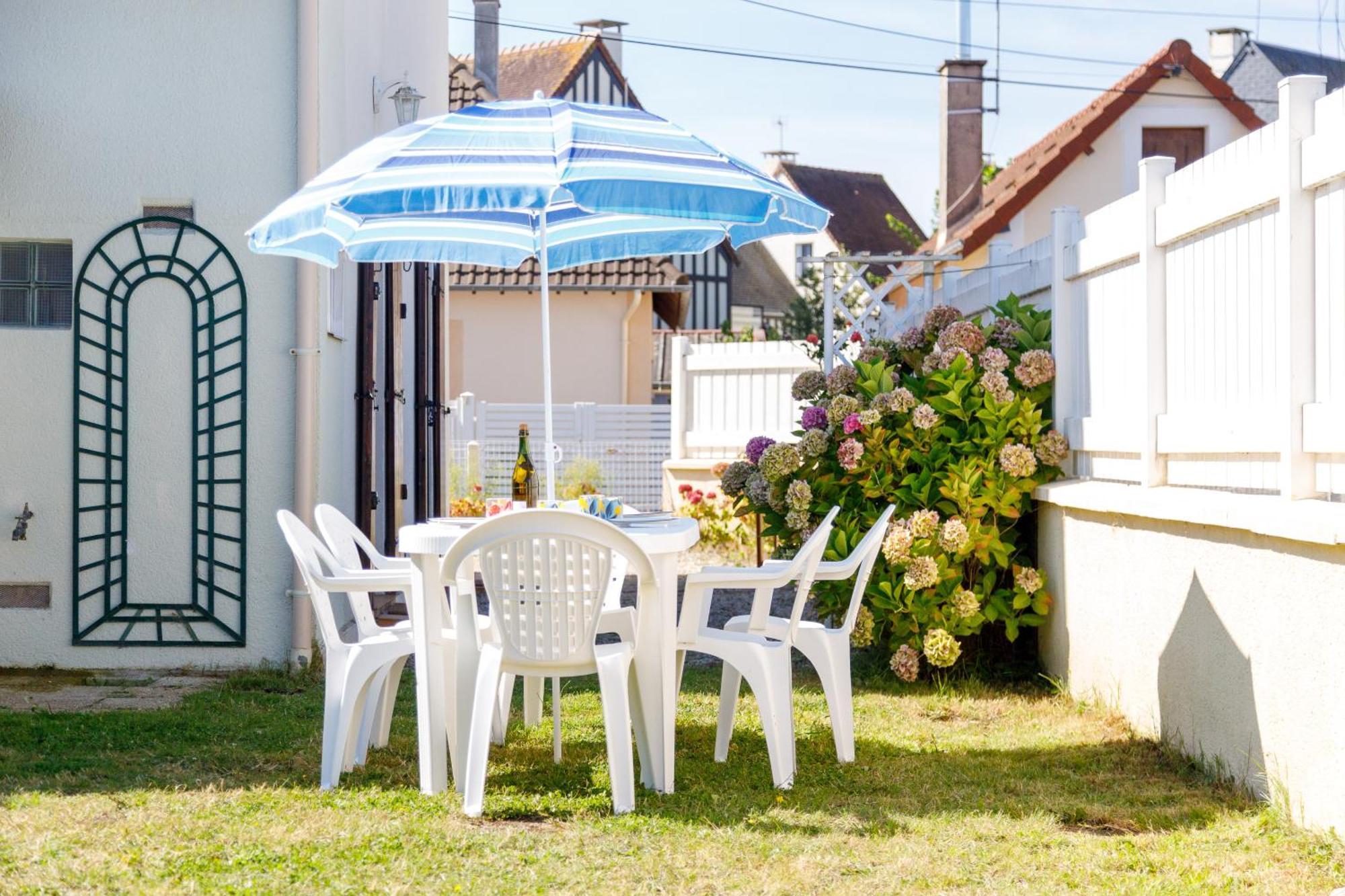 La Maison Cabourgeaise Proche Mer Exteriör bild
