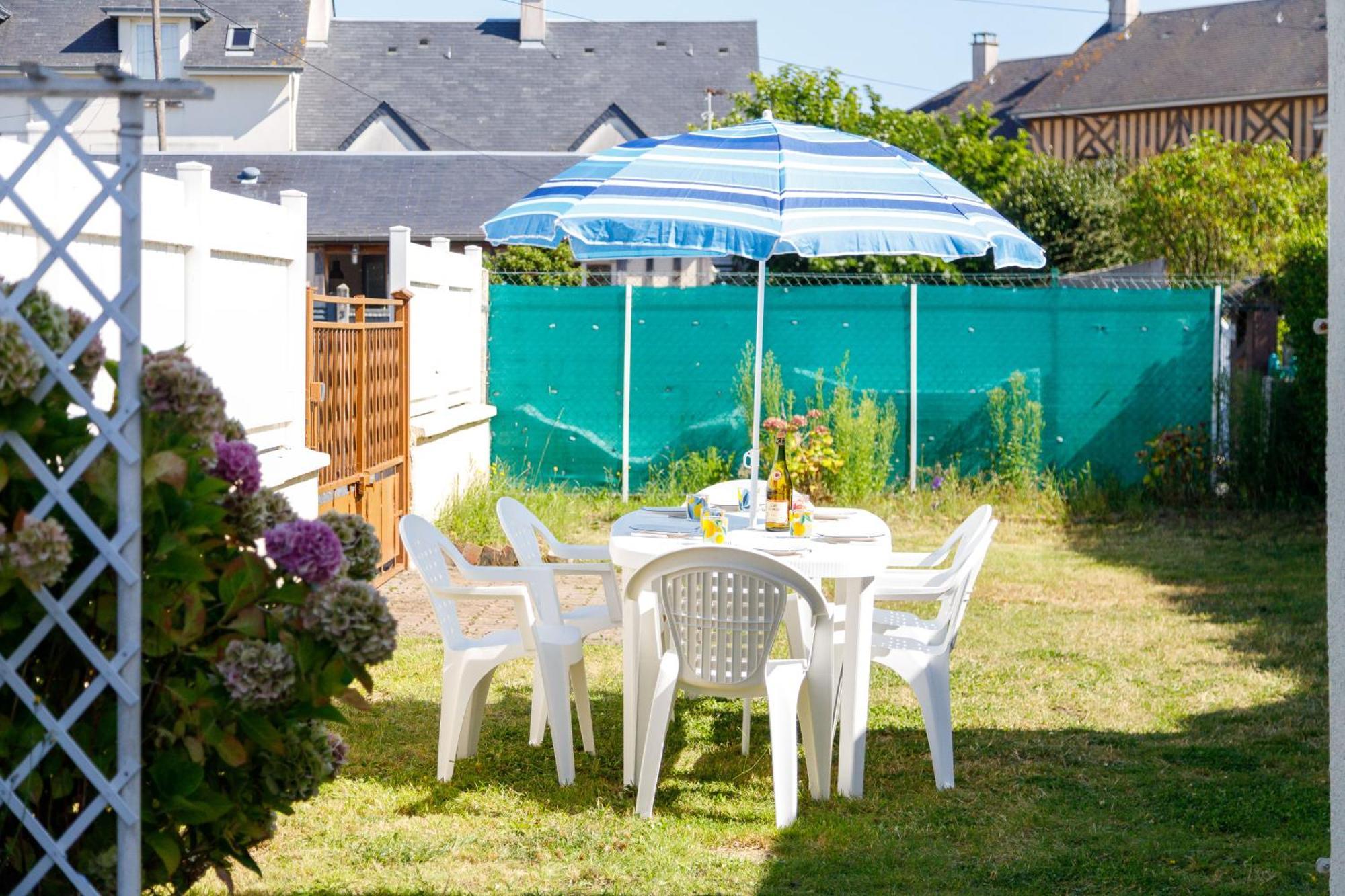 La Maison Cabourgeaise Proche Mer Exteriör bild