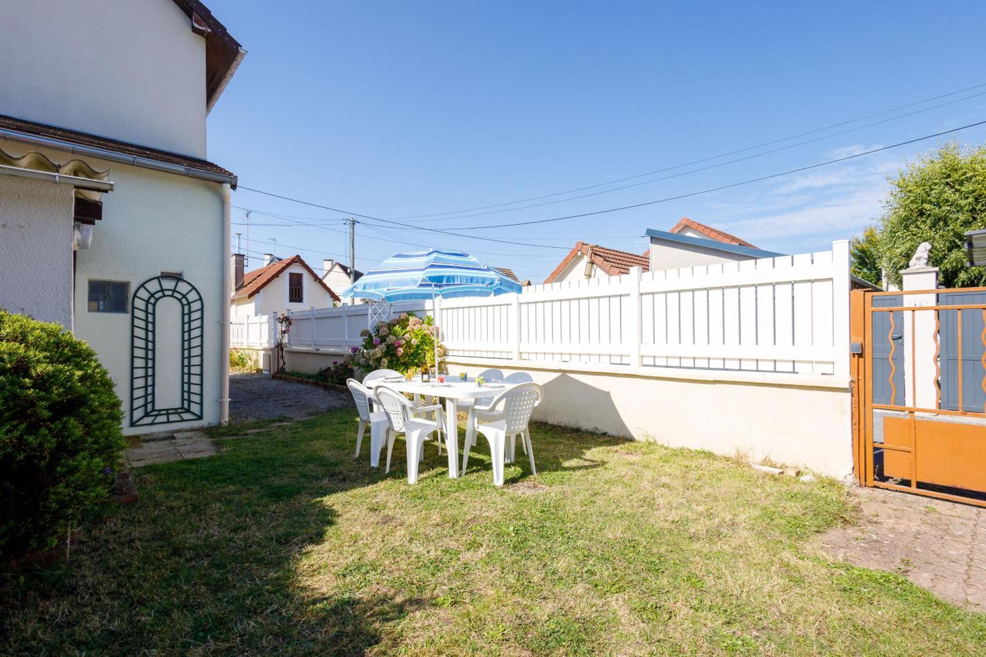 La Maison Cabourgeaise Proche Mer Exteriör bild